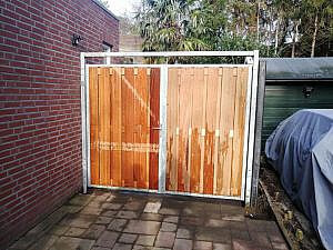 Schutting en poort in Herten